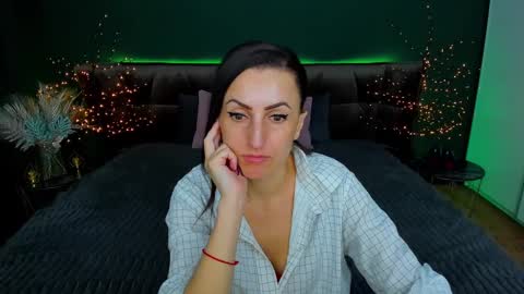 rebecca_diamonds online show from 5, 3, 2025