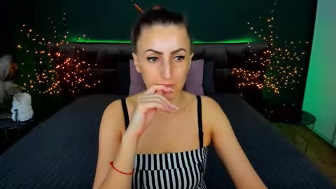 rebecca_diamonds online show from 1, 12, 2025