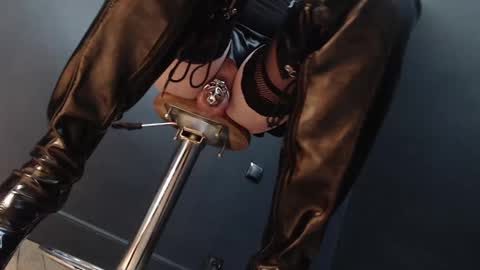 Rebeccalachaude online show from 13, 1, 2025