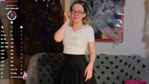 Snapshot of reborn_elf chatting on 4, 11, 2025 Lara online show from 4, 11, 2025