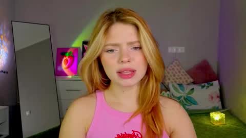 Snapshot of red__candy chatting on 21, 10, 2025 red__candy online show from 21, 10, 2025