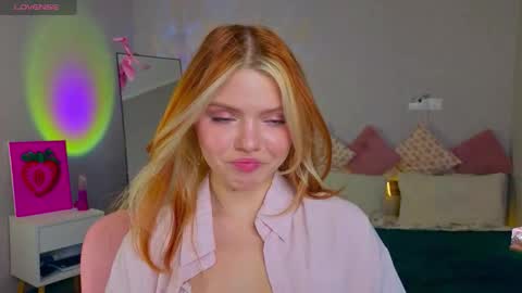 Snapshot of red__candy chatting on 23, 11, 2025 red__candy online show from 23, 11, 2025