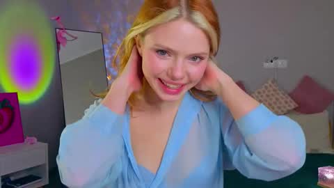 Snapshot of red__candy chatting on 25, 11, 2025 red__candy online show from 25, 11, 2025
