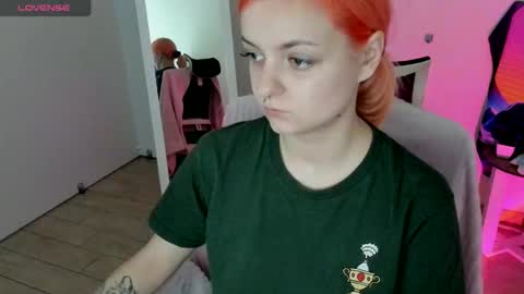 Snapshot of red_bestie_ chatting on 29, 9, 2025 Bestie online show from 29, 9, 2025