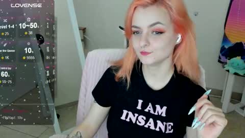 Snapshot of red_bestie_ chatting on 15, 11, 2025 Bestie online show from 15, 11, 2025