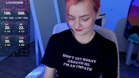 Snapshot of red_bestie_ chatting on 22, 11, 2025 Bestie online show from 22, 11, 2025