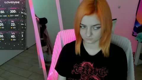 Snapshot of red_bestie_ chatting on 4, 12, 2025 Bestie online show from 4, 12, 2025