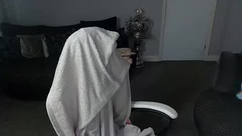 Red -  online show from 12, 2, 2025