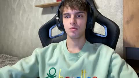 Snapshot of redbullshine chatting on 7, 10, 2025 redbullshine online show from 7, 10, 2025