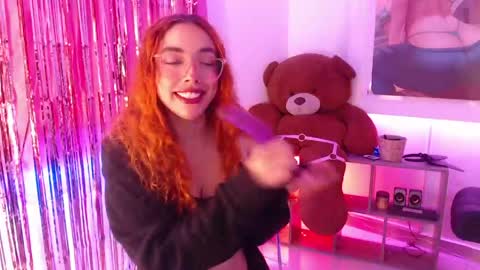 Snapshot of redgirrl_77 chatting on 9, 5, 2026 Mere online show from 9, 5, 2026