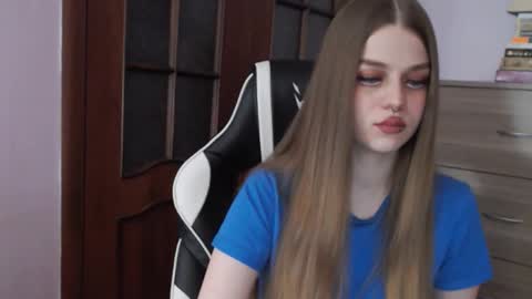 Lily online show from 2, 11, 2025