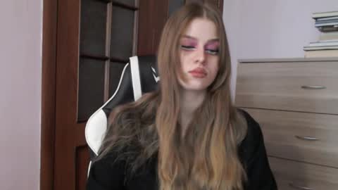 Lily online show from 16, 5, 2026