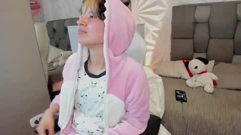 redhood_1_ online show from 5, 3, 2026