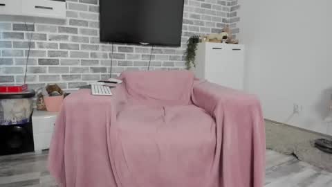 Laylla online show from 6, 3, 2025