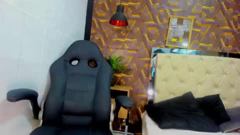 Snapshot of reed_kitty chatting on 2, 12, 2025 reed_kitty online show from 2, 12, 2025