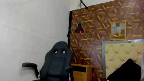 Snapshot of reed_kitty chatting on 14, 12, 2025 reed_kitty online show from 14, 12, 2025