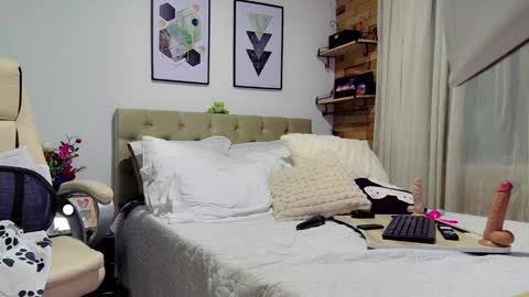 Snapshot of reese_yanella chatting on 14, 2, 2025 Yanella online show from 14, 2, 2025
