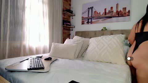 Snapshot of reese_yanella chatting on 2, 3, 2025 Yanella online show from 2, 3, 2025