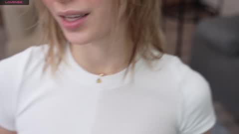 Snapshot of refined_style chatting on 15, 12, 2024 JessyinCherri yang online show from 15, 12, 2024