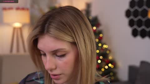 Snapshot of refined_style chatting on 21, 12, 2024 JessyinCherri yang online show from 21, 12, 2024