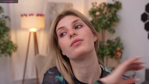 Snapshot of refined_style chatting on 18, 1, 2025 JessyinCherri yang online show from 18, 1, 2025