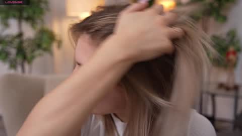 Snapshot of refined_style chatting on 24, 1, 2025 JessyinCherri yang online show from 24, 1, 2025