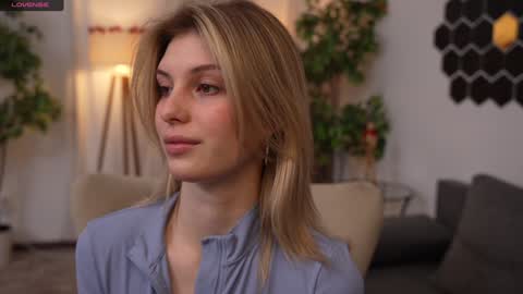 Snapshot of refined_style chatting on 7, 2, 2025 JessyinCherri yang online show from 7, 2, 2025