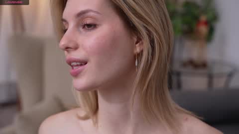 Snapshot of refined_style chatting on 8, 2, 2025 JessyinCherri yang online show from 8, 2, 2025