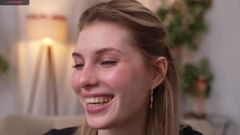 Snapshot of refined_style chatting on 9, 2, 2025 JessyinCherri yang online show from 9, 2, 2025