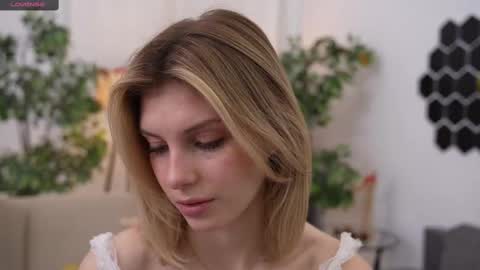 Snapshot of refined_style chatting on 13, 2, 2025 JessyinCherri yang online show from 13, 2, 2025