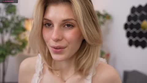 Snapshot of refined_style chatting on 13, 2, 2025 JessyinCherri yang online show from 13, 2, 2025