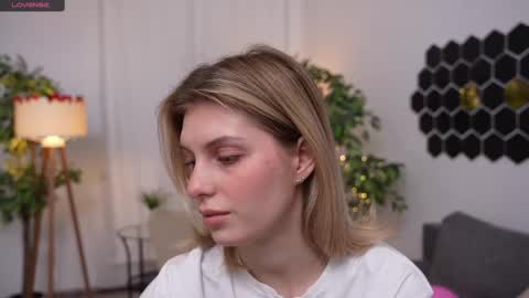 Snapshot of refined_style chatting on 16, 2, 2025 JessyinCherri yang online show from 16, 2, 2025