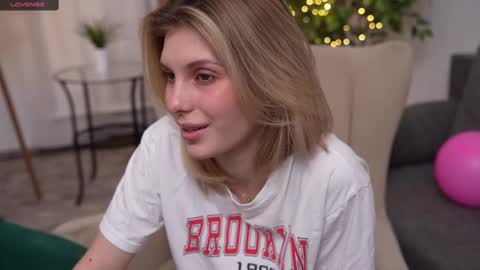 Snapshot of refined_style chatting on 16, 2, 2025 JessyinCherri yang online show from 16, 2, 2025