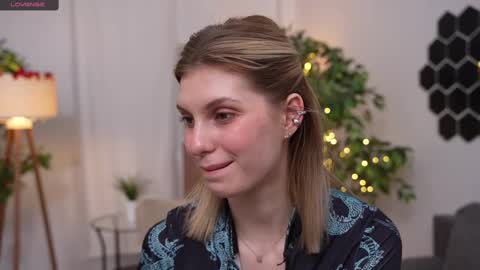 Snapshot of refined_style chatting on 16, 2, 2025 JessyinCherri yang online show from 16, 2, 2025