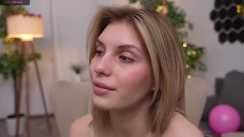 Snapshot of refined_style chatting on 17, 2, 2025 JessyinCherri yang online show from 17, 2, 2025