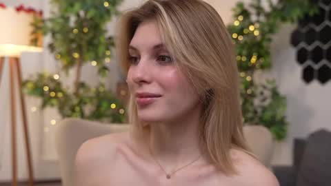 Snapshot of refined_style chatting on 20, 2, 2025 JessyinCherri yang online show from 20, 2, 2025