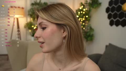 Snapshot of refined_style chatting on 3, 3, 2025 JessyinCherri yang online show from 3, 3, 2025