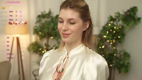 Snapshot of refined_style chatting on 7, 3, 2025 JessyinCherri yang online show from 7, 3, 2025