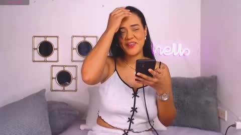 Snapshot of regina1819 chatting on 4, 3, 2025 regina1819 online show from 4, 3, 2025