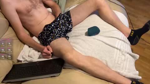 Snapshot of reikerisback chatting on 12, 10, 2025 reikerisback online show from 12, 10, 2025