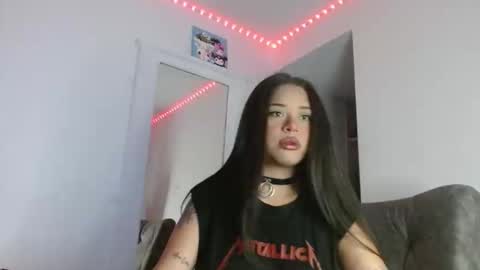 Snapshot of reina_reina chatting on 17, 10, 2025 reina_reina online show from 17, 10, 2025