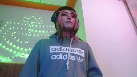 Snapshot of reiv_femboy chatting on 5, 4, 2026 reiv_femboy online show from 5, 4, 2026