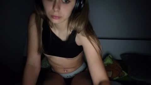 Snapshot of renee_loah chatting on 2, 6, 2026 renee_loah online show from 2, 6, 2026