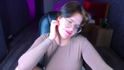 Snapshot of renee_turner chatting on 5, 12, 2024 renee_turner online show from 5, 12, 2024