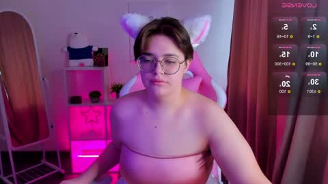Snapshot of renee_turner chatting on 1, 2, 2025 renee_turner online show from 1, 2, 2025