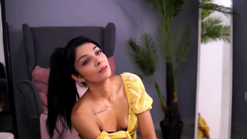 Snapshot of reneevoss chatting on 7, 11, 2025 Rena online show from 7, 11, 2025