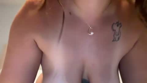 renimoonxo online show from 24, 6, 2026