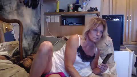 Snapshot of retro834 chatting on 10, 9, 2025 Rhett online show from 10, 9, 2025