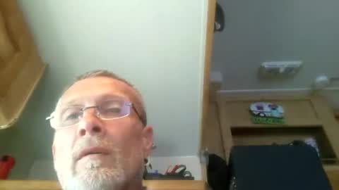 Snapshot of retro834 chatting on 6, 10, 2025 Rhett online show from 6, 10, 2025