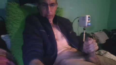 reyes_albert2006 online show from 12, 4, 2026